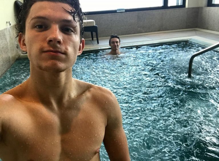 Top 10 Hottest Tom Holland Pics Esmale Blog Essentially For Men